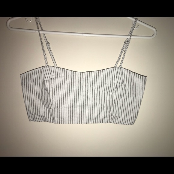 Brandy Melville Tops - 🖤BRANDY MELVILLE CROP TOP🖤